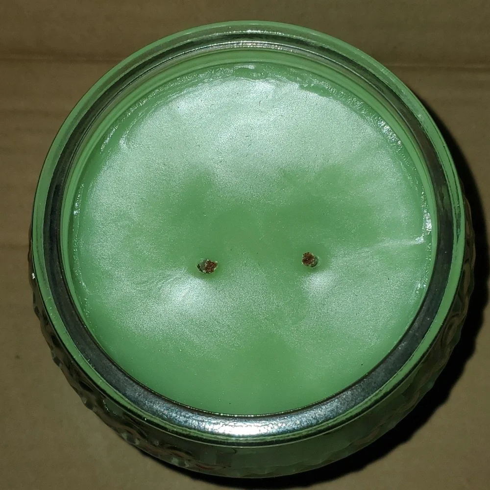Meadow's‎ Edge 16 oz/Medium two-wick Gold Canyon candle